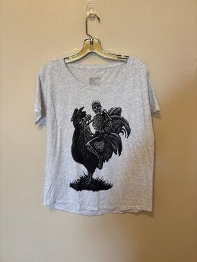 Men's Light Gray Graphic Short-Sleeve Tee with Skeleton Rooster Print